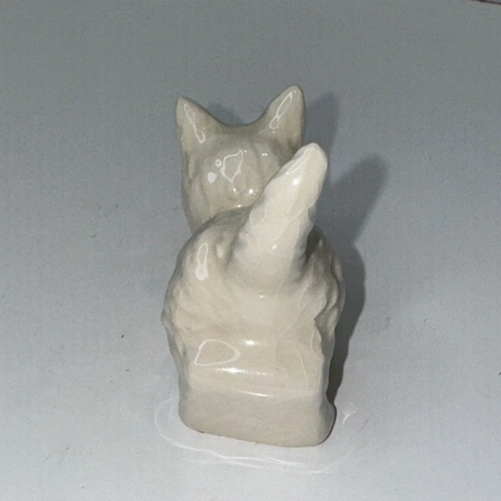Goebel W.Germany White Cat‎ Kitten RED Ball 3
